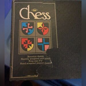 VINTAGE LOWE CHESS SET HEAVILY WEIGHTED & FELTED STAUNTON
DESIGN 1968